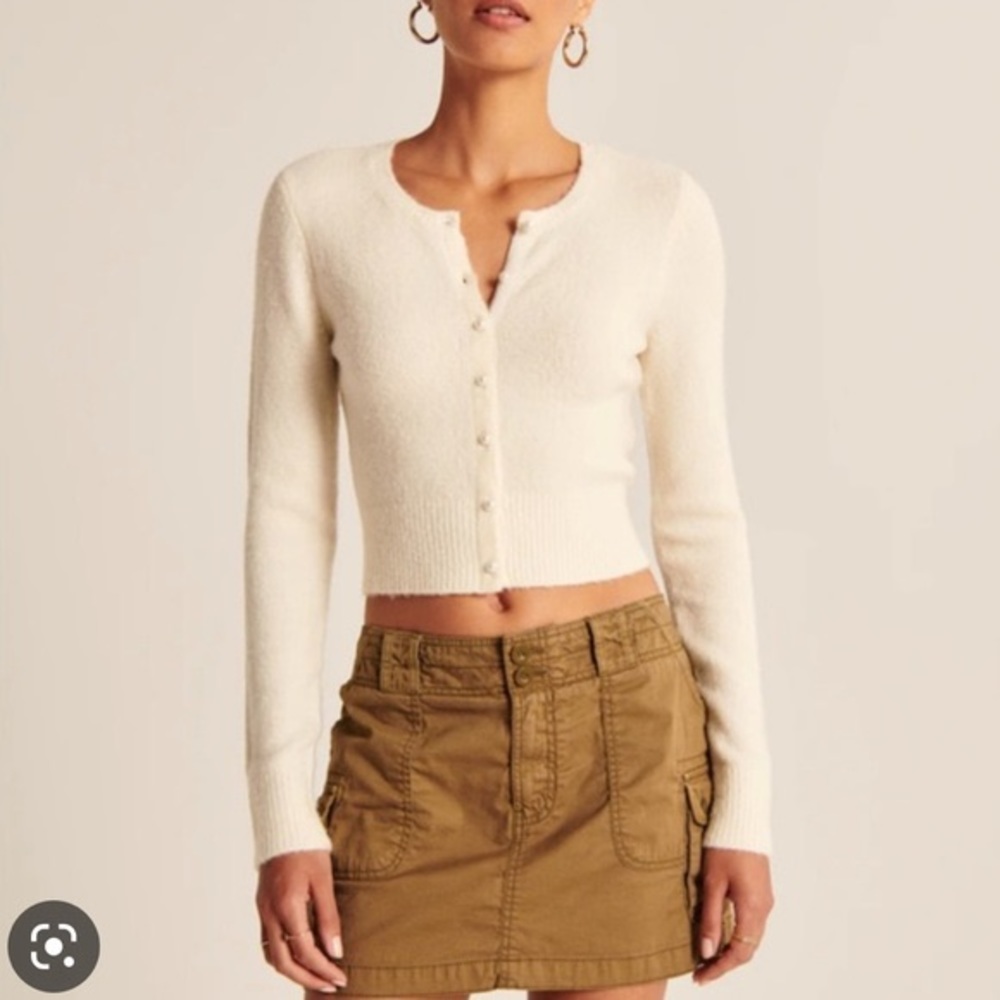 Abercrombie & Fitch white cardigan with pearl buttons XS